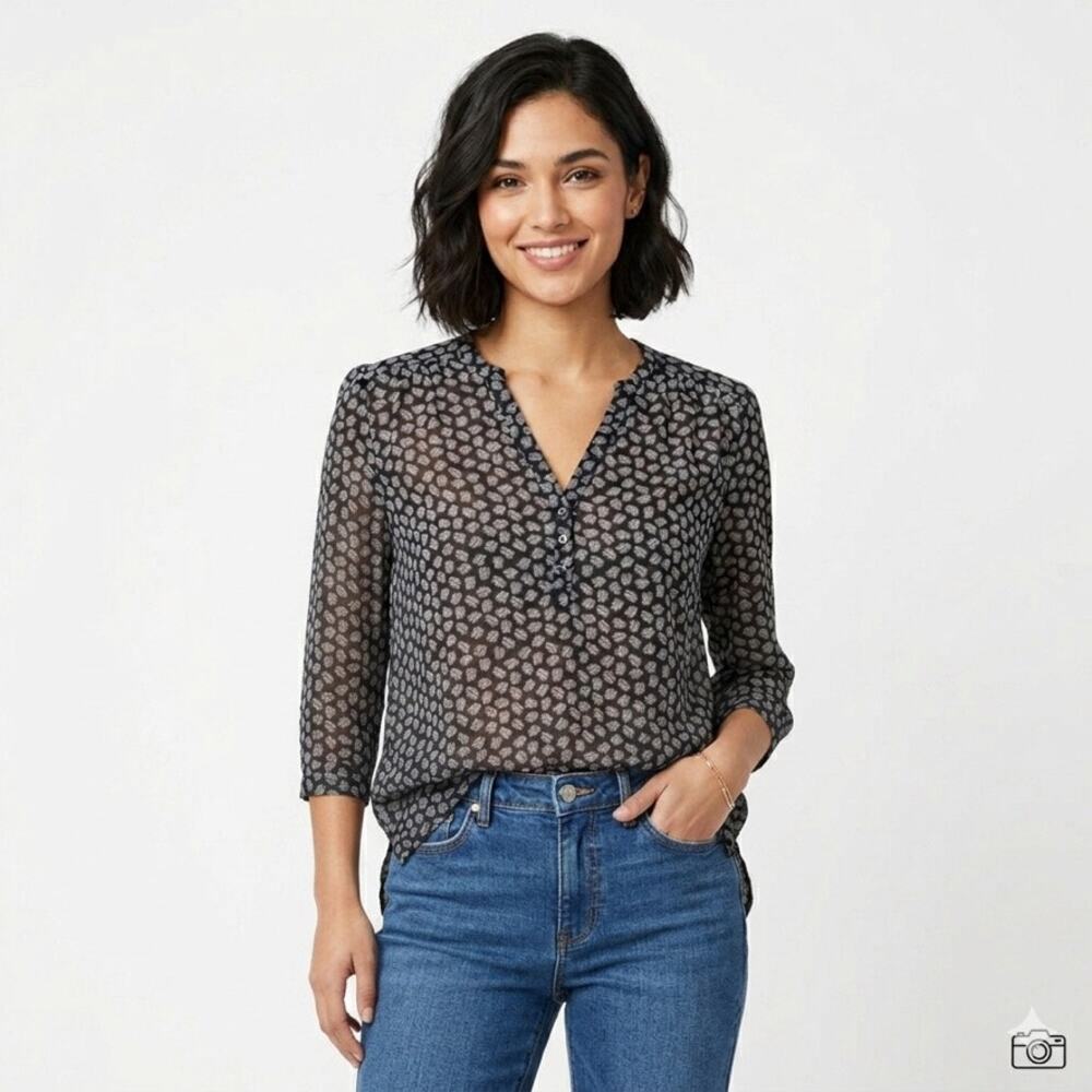 H&M Women's 1/4 Button Top Size S Gray Feather Print 3/4 Sleeve V-Neck High Low